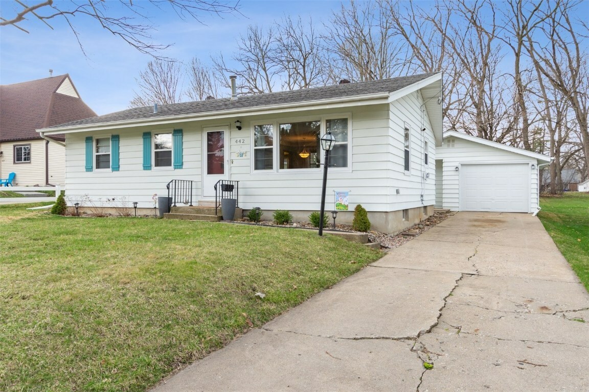 Property Photo:  442 18th Street NW  IA 52405 