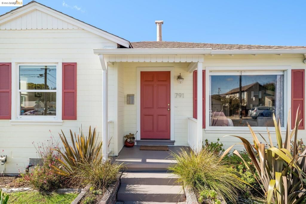 Property Photo:  791 35th Street  CA 94805-1772 