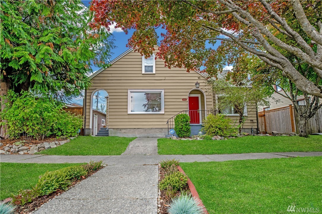 Property Photo:  1008 S Junett St  WA 98405 