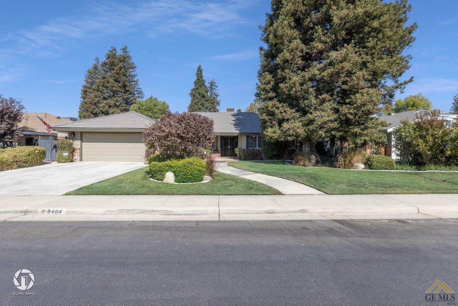 Property Photo:  9404 High Oak Drive  CA 93311 