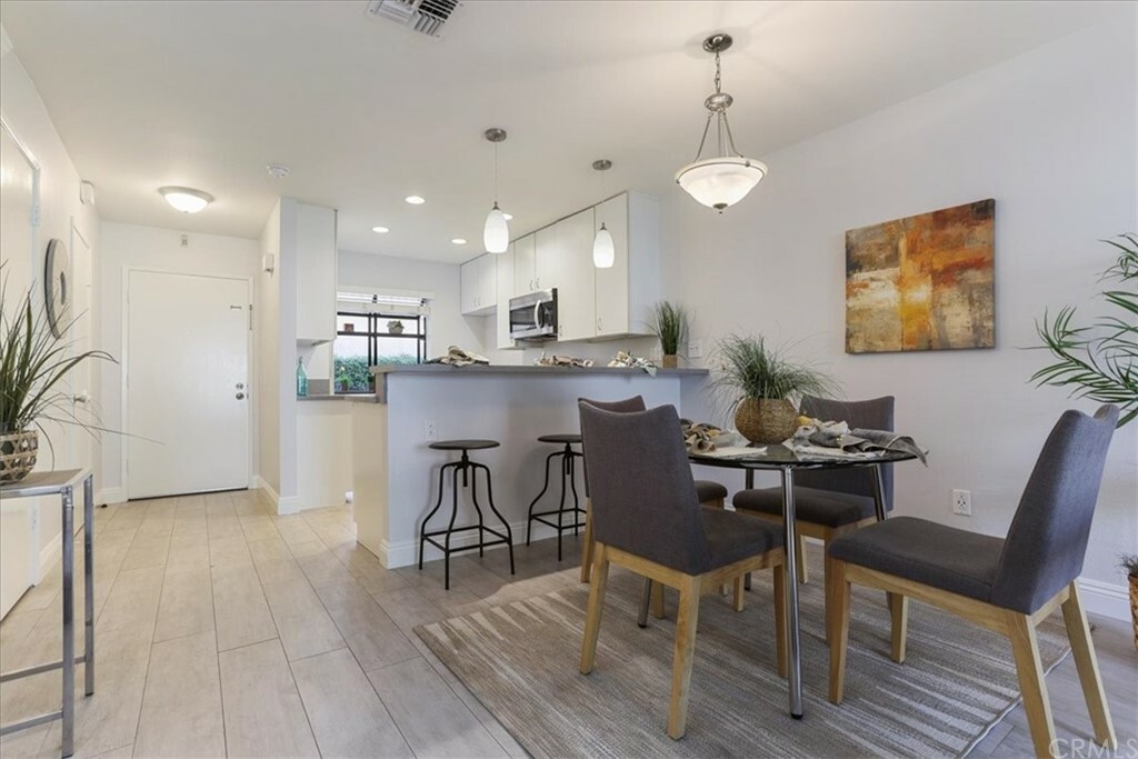 Property Photo: 44 Lakepines CA 92620
