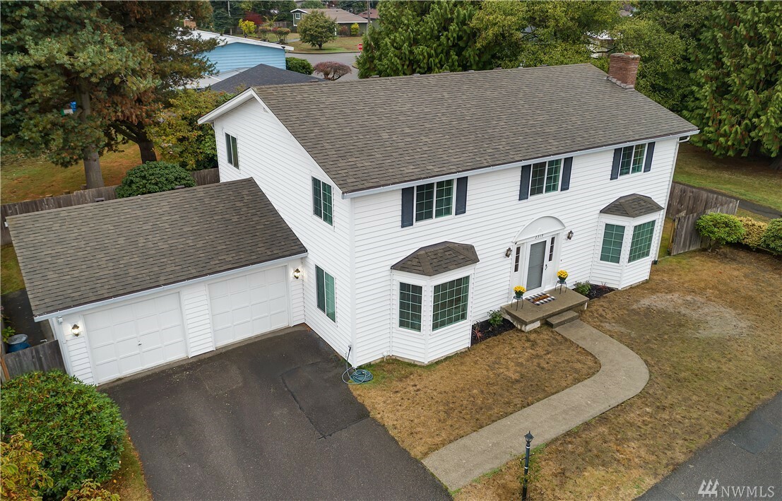 Property Photo:  2319 N 190th St  WA 98133 