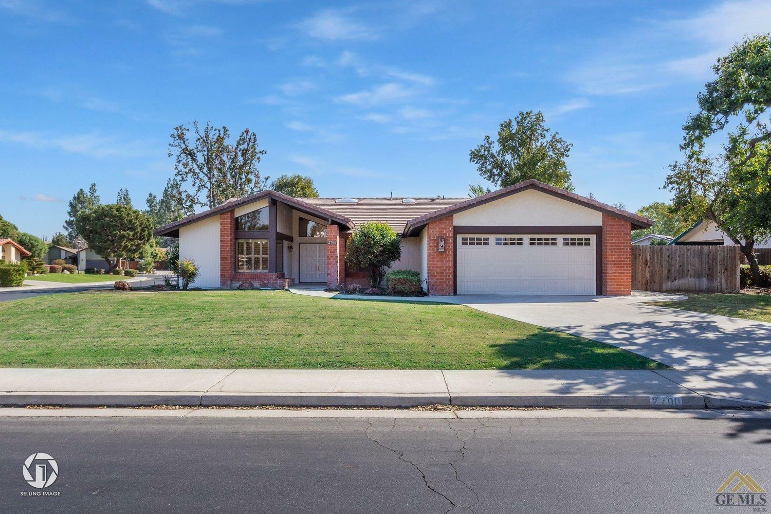 Property Photo:  2700 Hoad Lane  CA 93309 