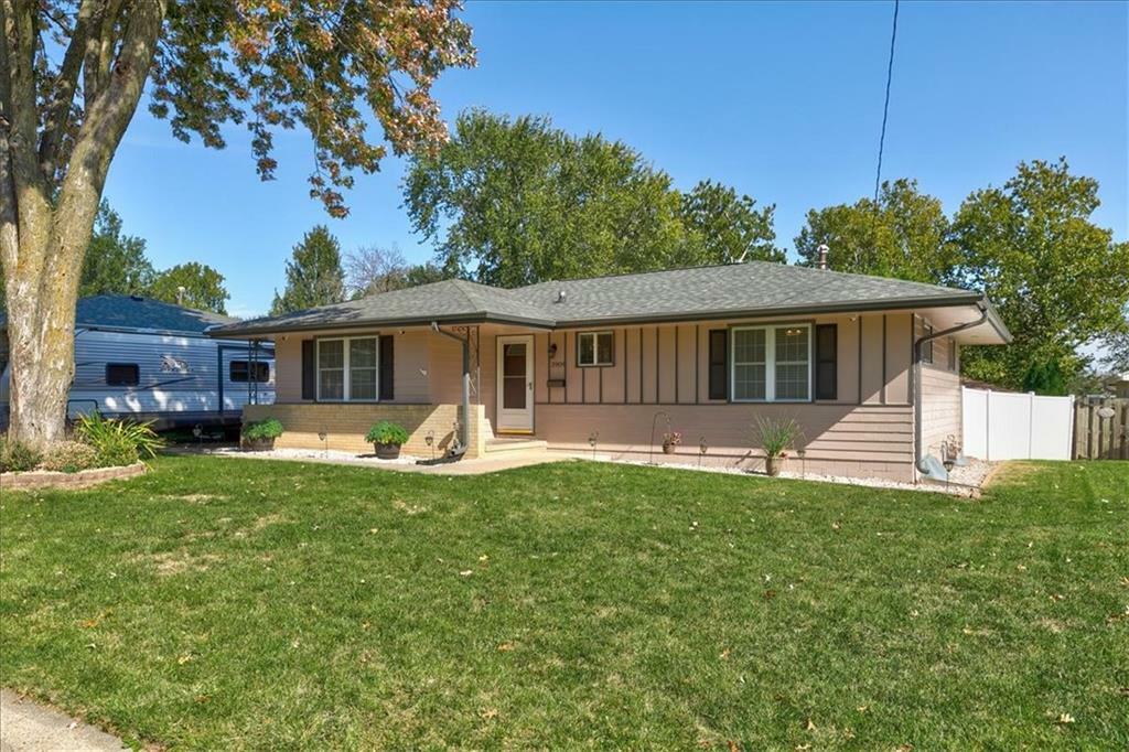 Property Photo:  3909 83rd Street  IA 50322 