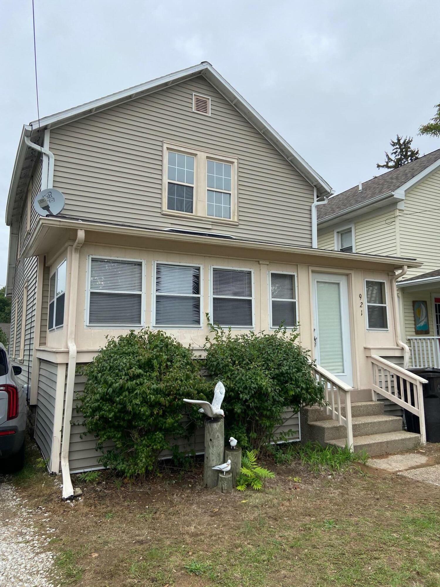 Property Photo:  921 Phoenix Street  MI 49090 