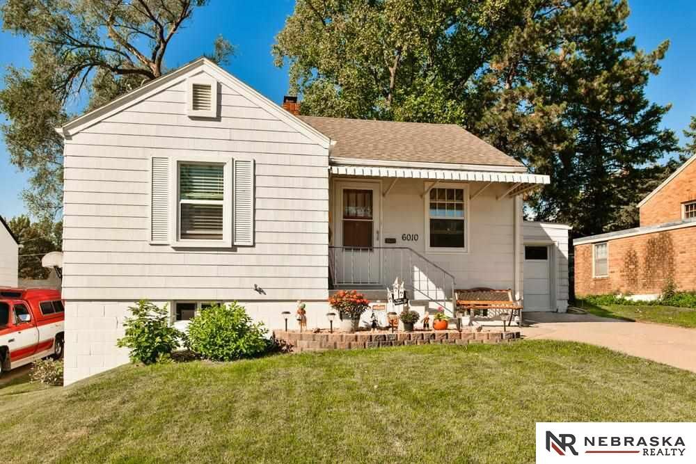 Property Photo: 6010 S 41st NE 68107