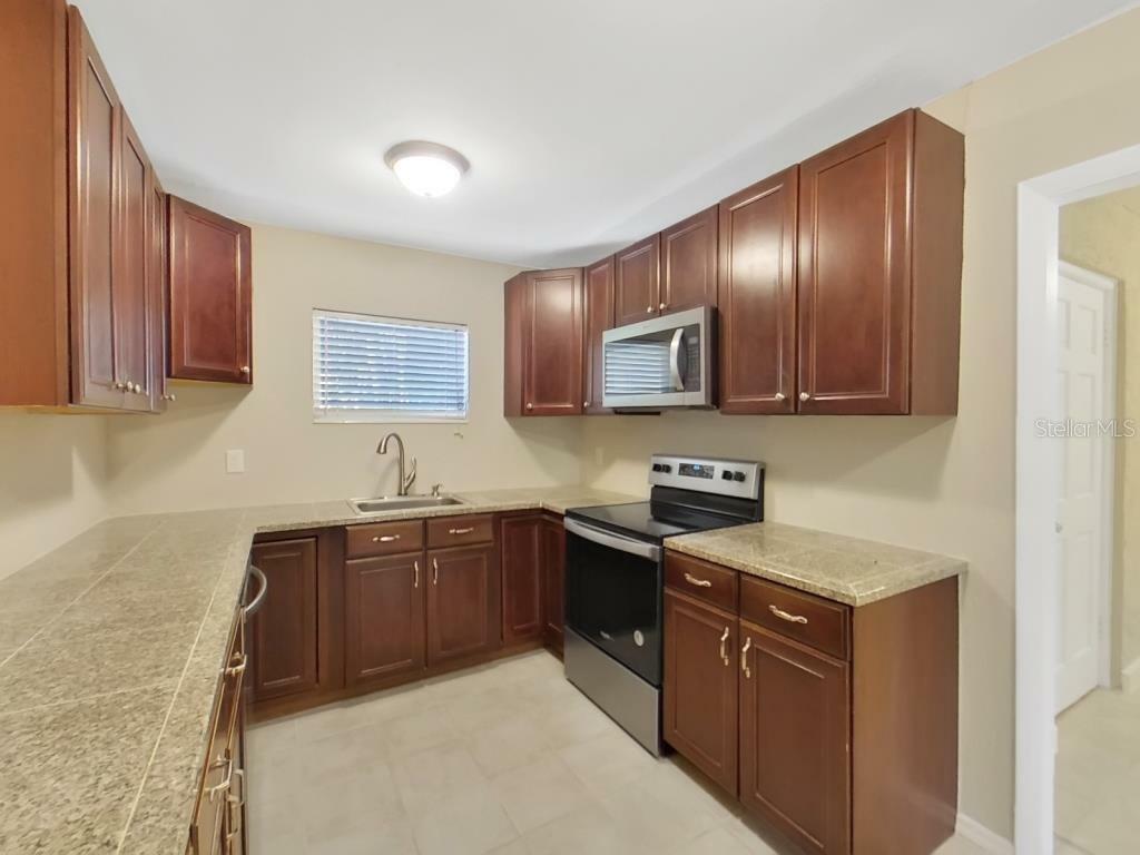 Property Photo:  1217 W Terrace Dr  FL 33563 