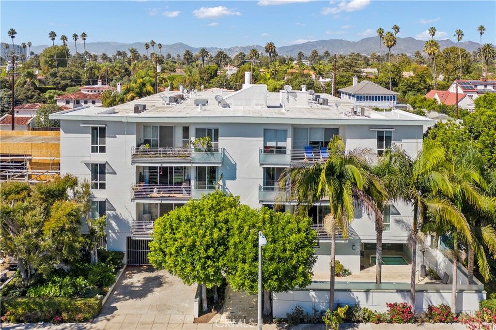 Property Photo: 415 Montana Avenue 108 CA 90403