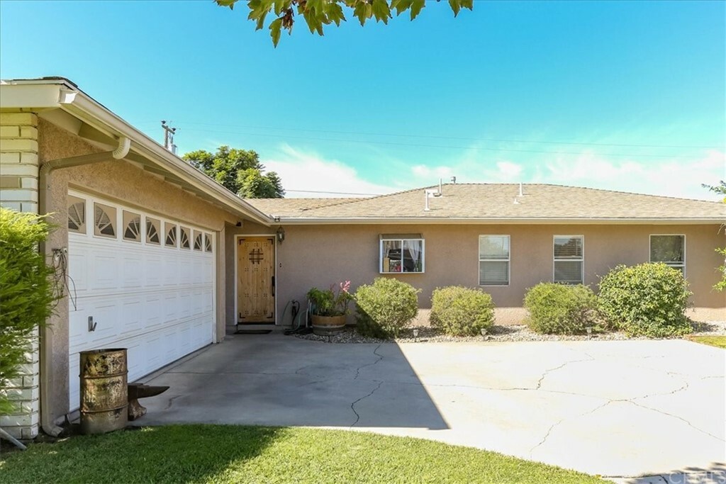 Property Photo:  3219 Peacock Lane  CA 93455 