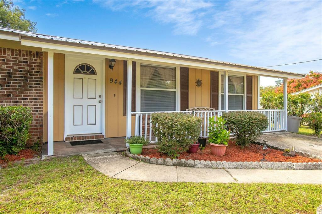 Property Photo:  944 Lake Helen Osteen Road  FL 32744 