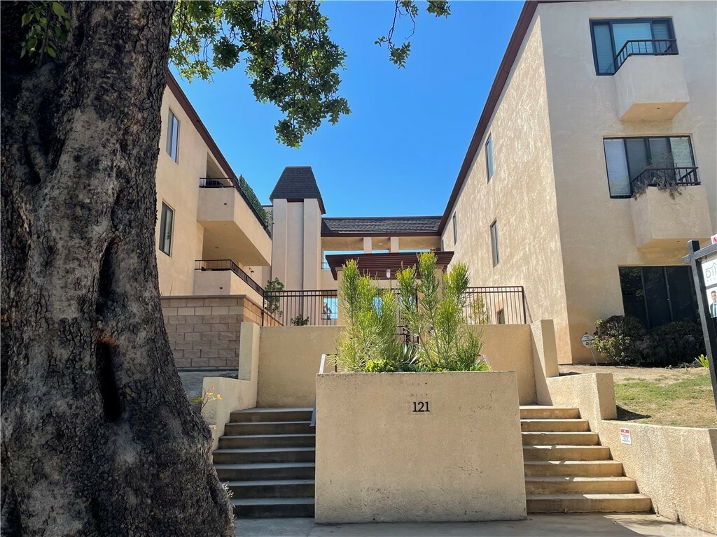 Property Photo:  121 S Wilson Avenue 101  CA 91106 