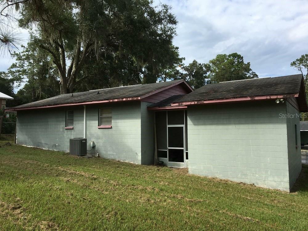 Property Photo:  3427 SE 16th Avenue  FL 32641 