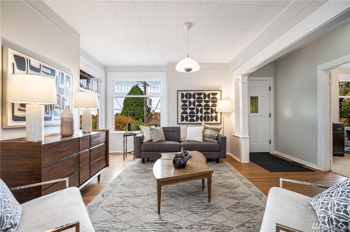 Property Photo:  830 30th Ave  WA 98122 