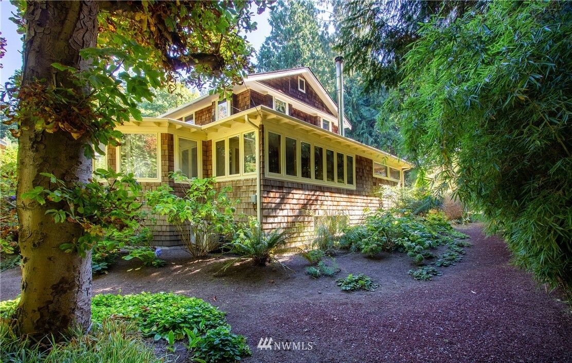 Property Photo:  5276 Taylor Avenue NE  WA 98110 