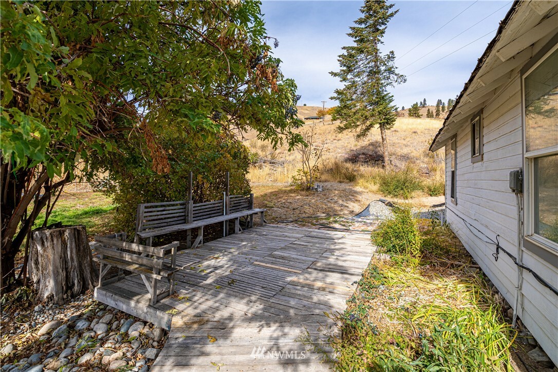 Property Photo: 1876 Union Valley Road WA 98816