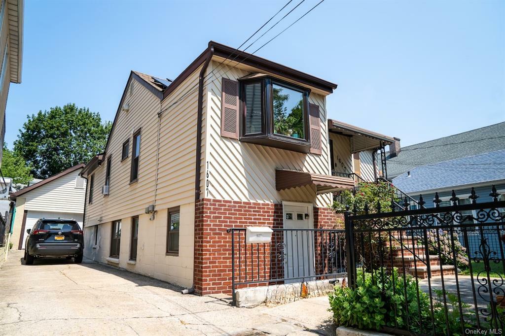 Property Photo:  1607 Hammersley Avenue  NY 10469 