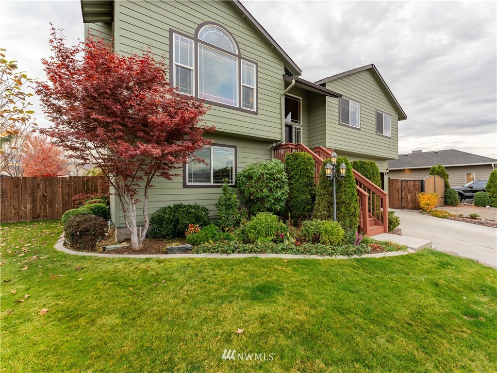 Property Photo: 2590 Fancher Heights Boulevard WA 98802