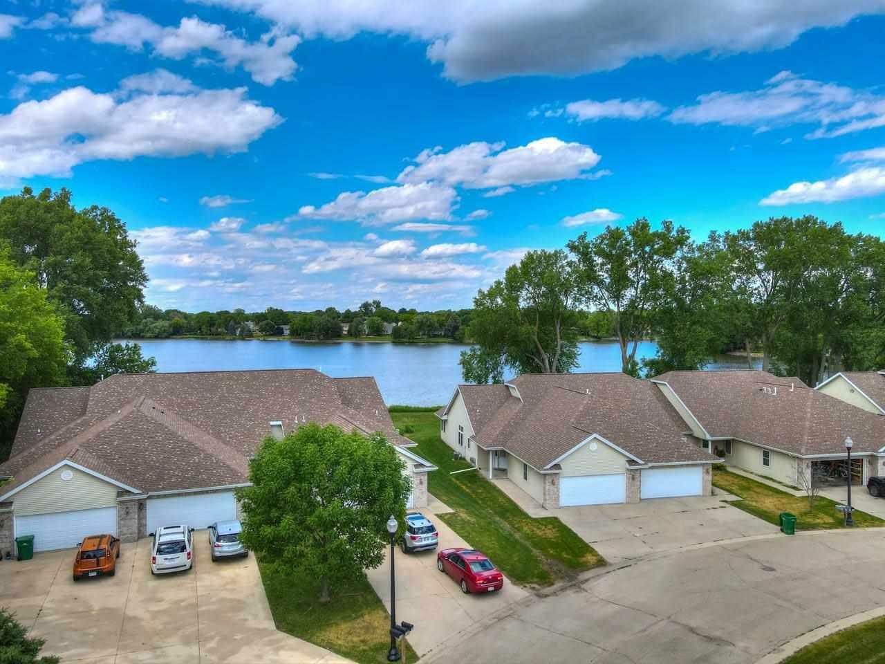 Property Photo:  814 Waters Edge Ct  WI 53559 