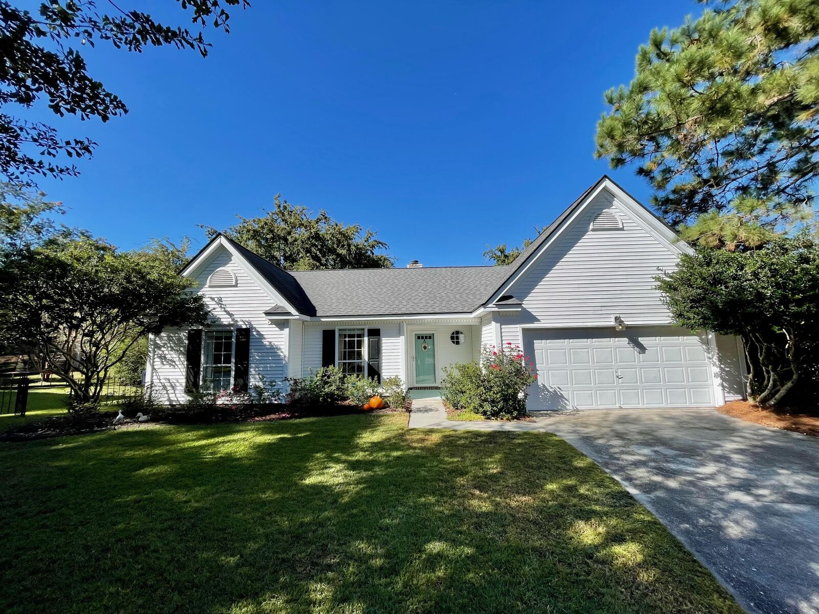 Property Photo:  484 Cane Court  SC 29464 