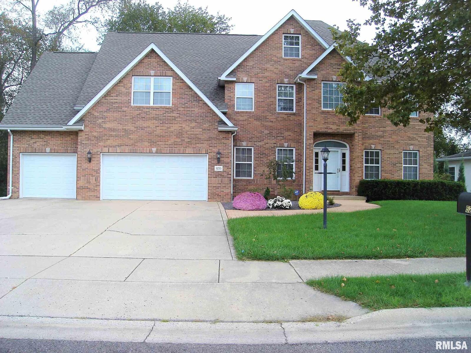 Property Photo:  5235 W Briarstone  IL 61615 