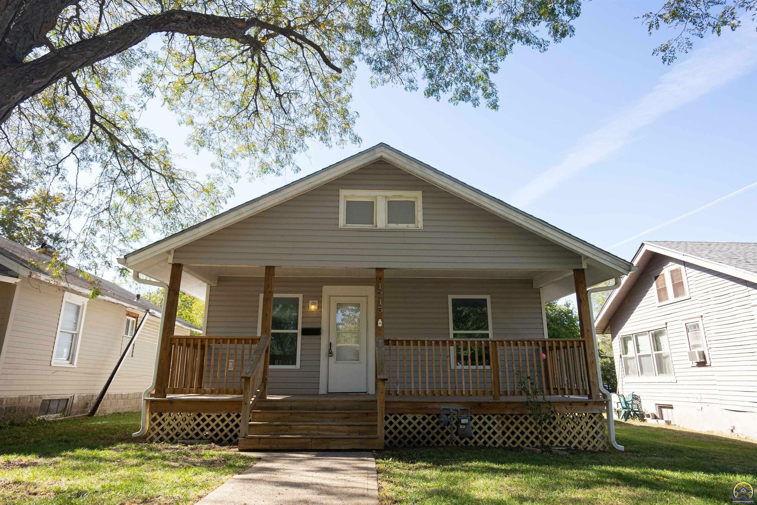 Property Photo:  1215 SW Woodward Ave  KS 66604 