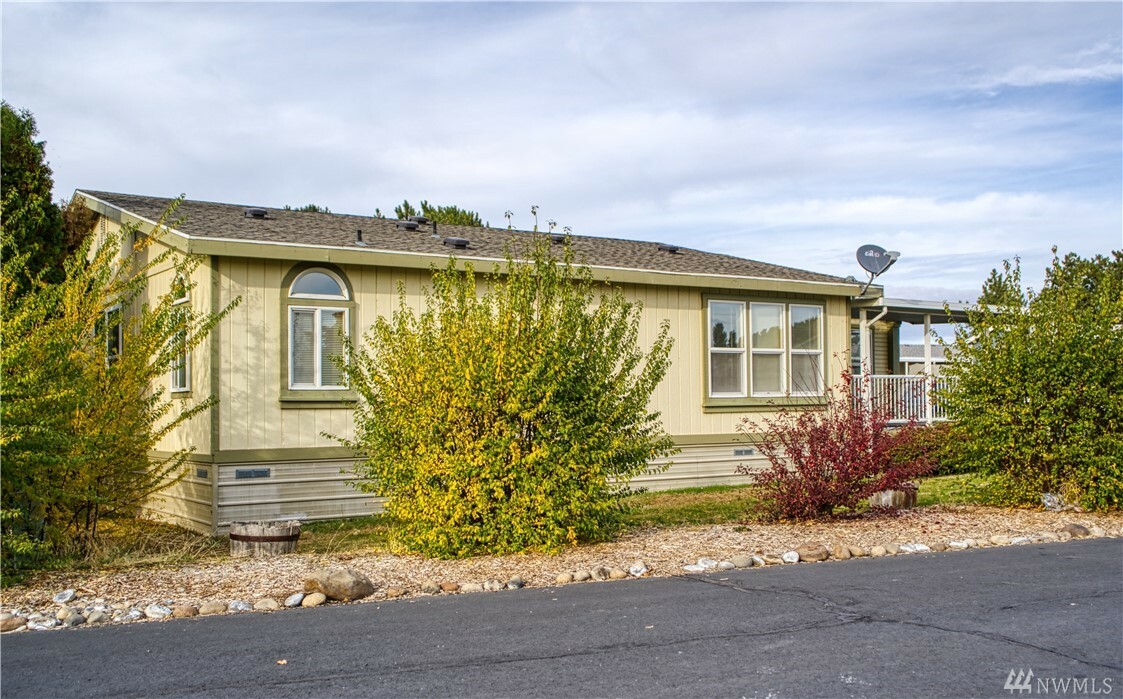 Property Photo:  4815 Airway Dr 183  WA 98837 