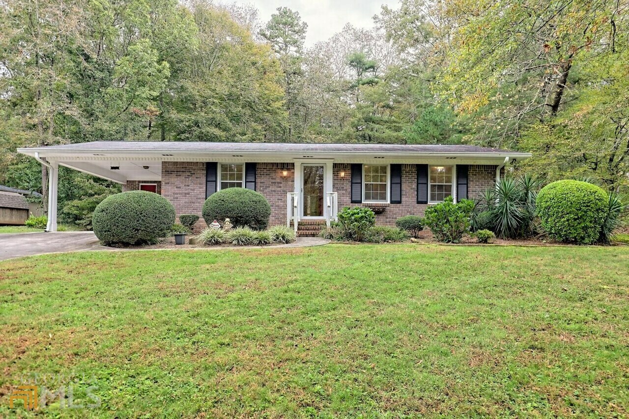 Property Photo:  278 Friar Tuck  GA 30523 