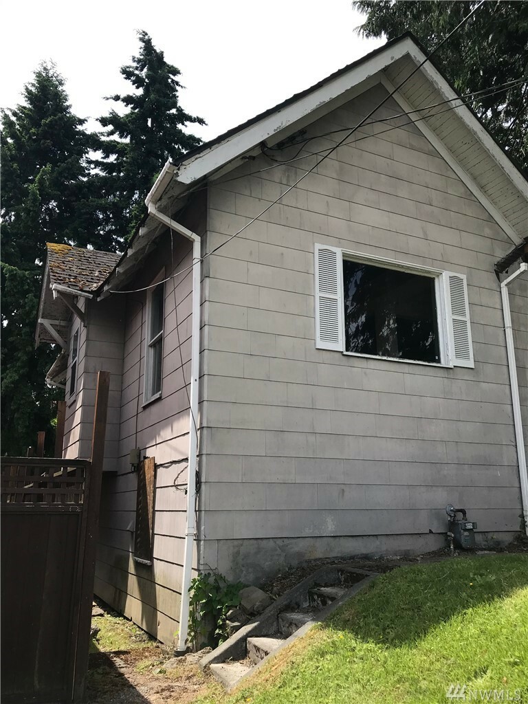 Property Photo:  133 NE 60th St  WA 98115 