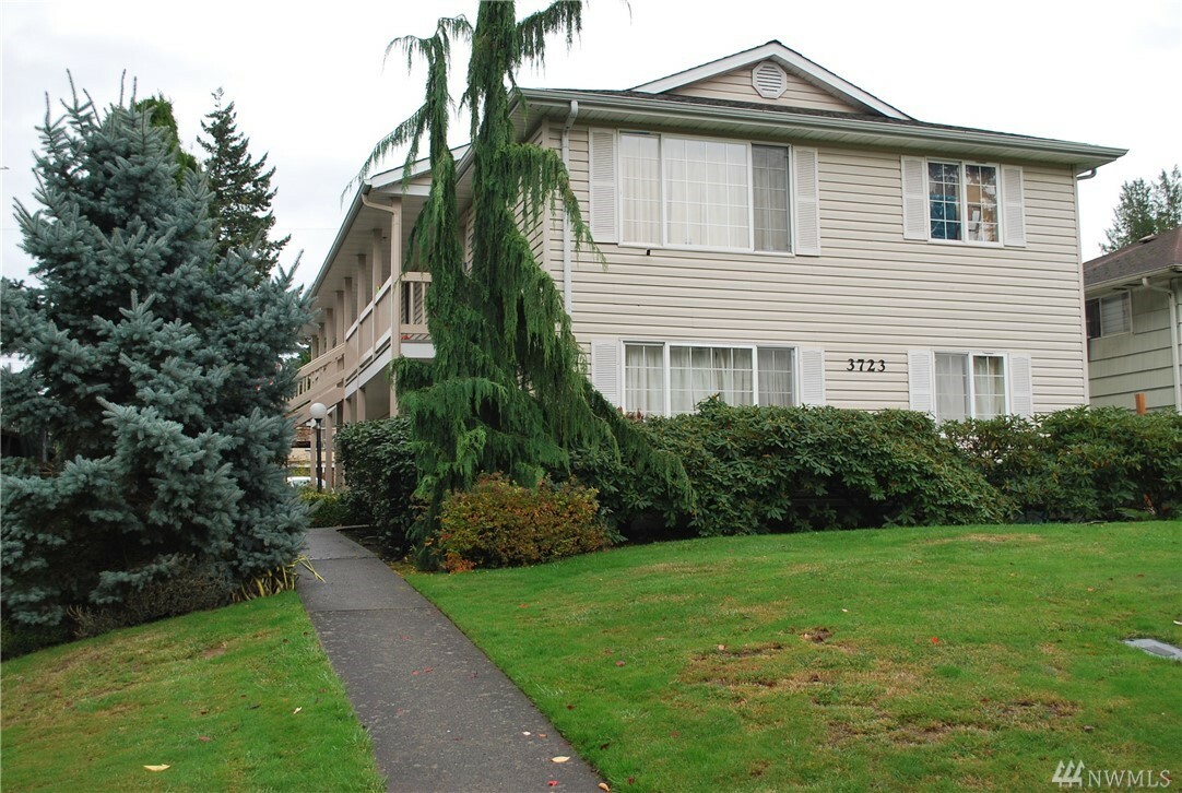 Property Photo:  3723 Wetmore Ave  WA 98201 