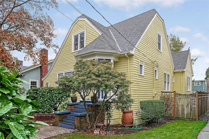 Property Photo:  1125 N 77th Street  WA 98103 