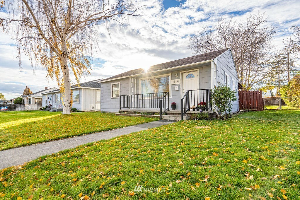 1114 W Gem Avenue  Moses Lake WA 98837 photo