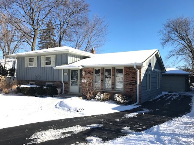 Property Photo:  905 S Fairfield Avenue  IL 60148 