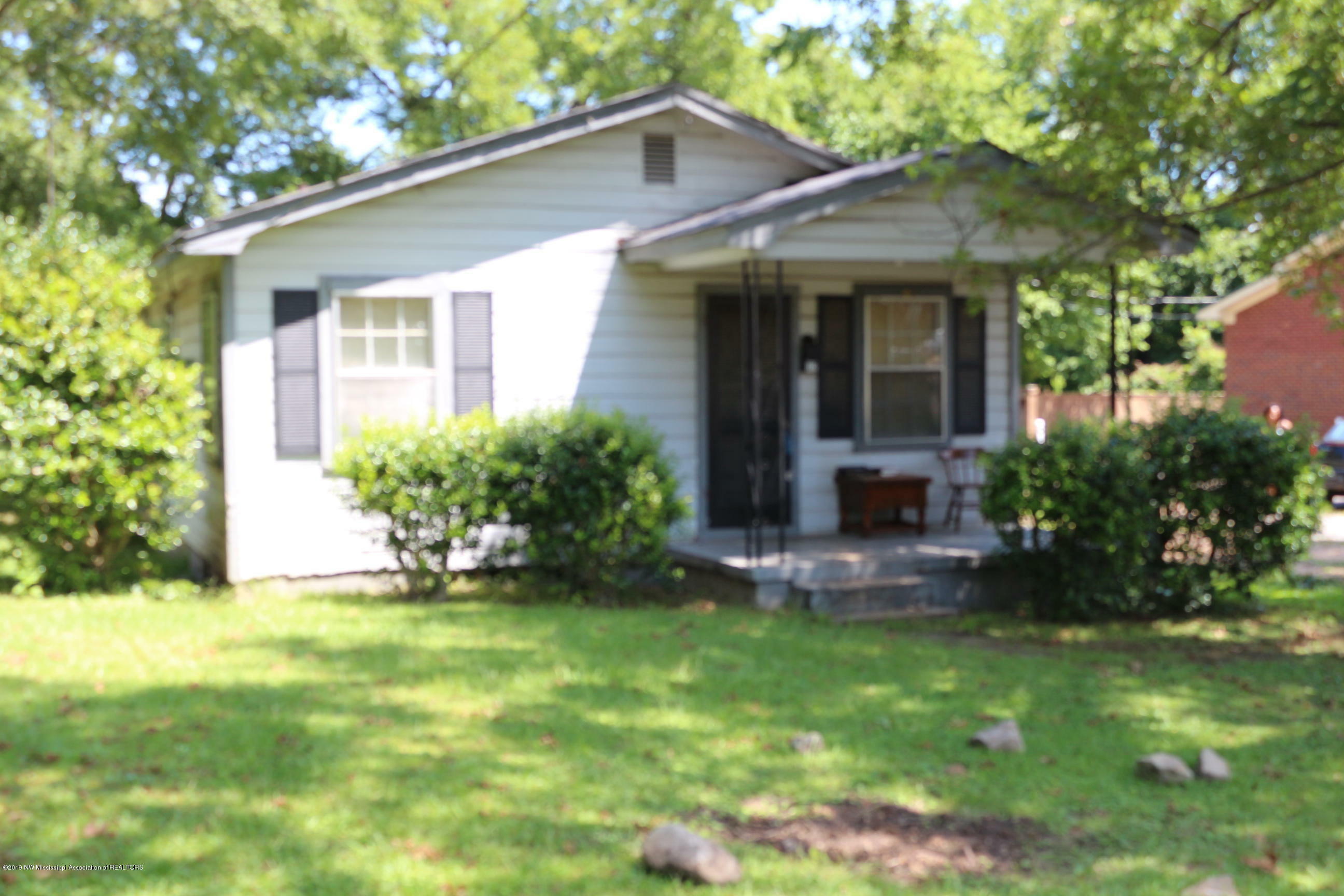 Property Photo: 112 Court Street MS 38668