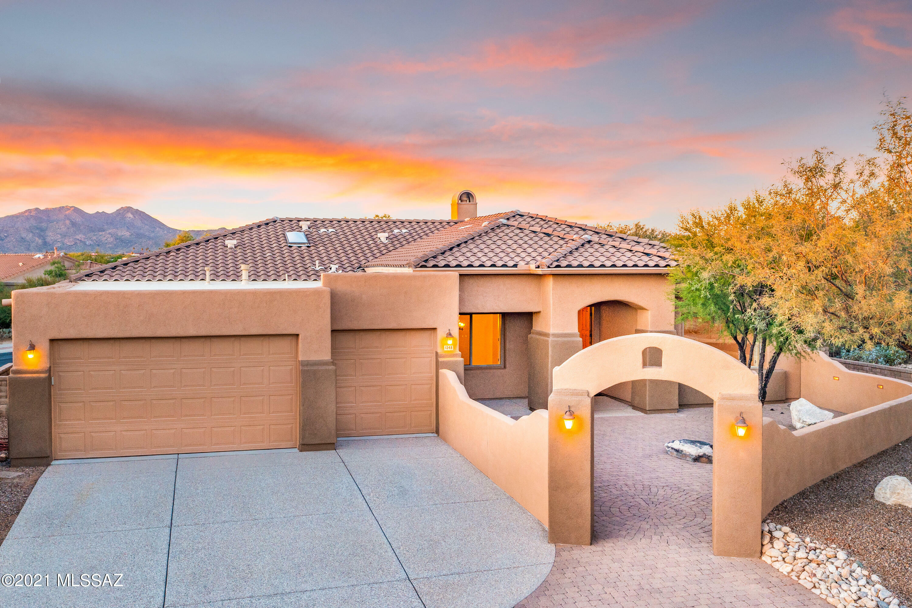 Property Photo:  1248 W Cordia Place  AZ 85755 