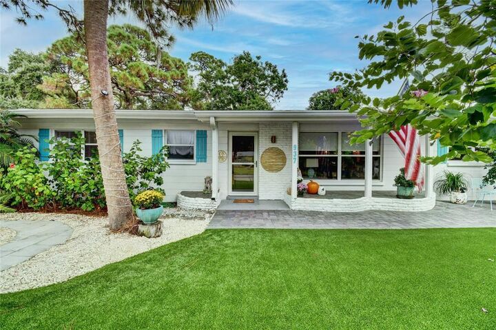 Property Photo: 937 Riviera Street FL 34285