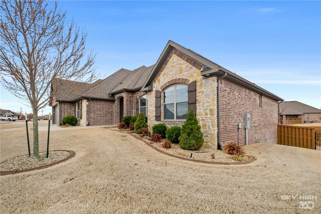 Property Photo:  3501 NW Park Hill Boulevard  AR 72712 