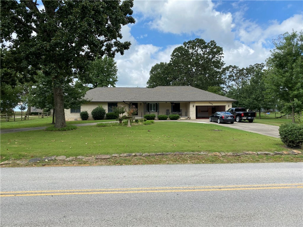 Property Photo:  1422 Concord Street  AR 72745 