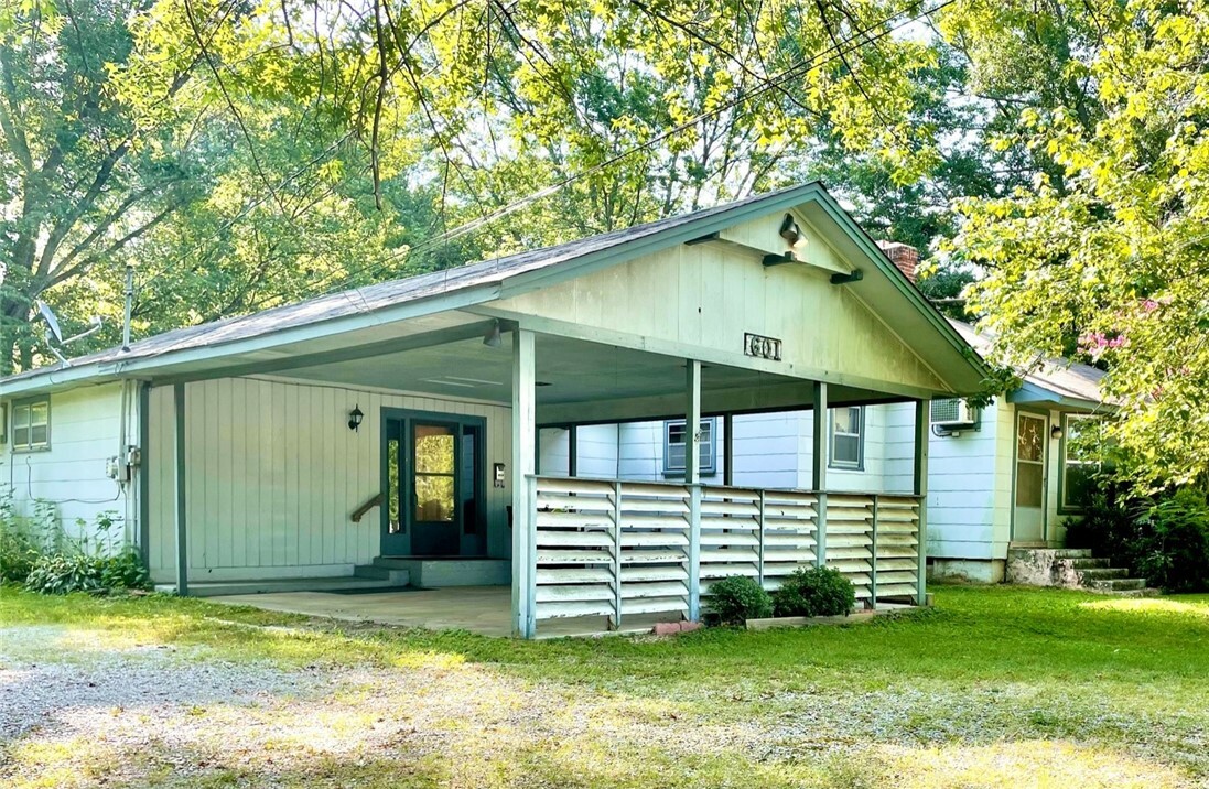 Property Photo:  601 S Dixieland Road  AR 72758 