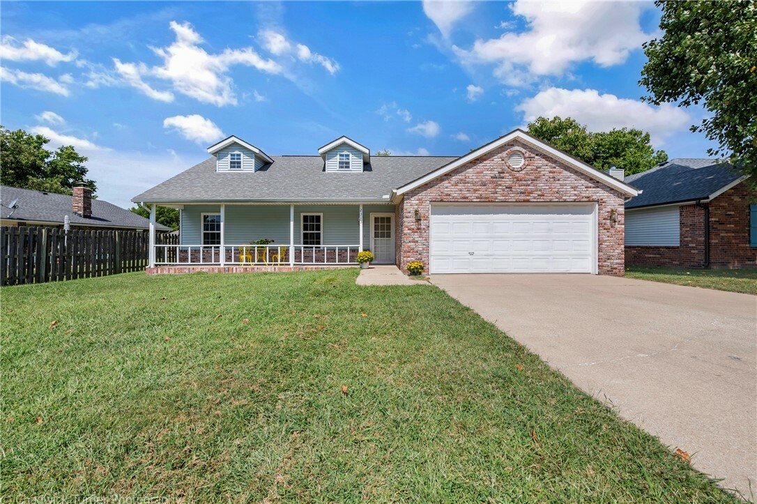 Property Photo:  2313 W Birch Street  AR 72758 