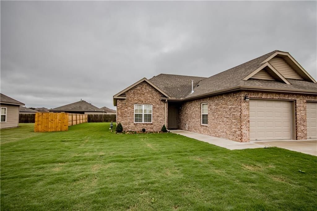 Property Photo: 1242 Marigold AR 72719