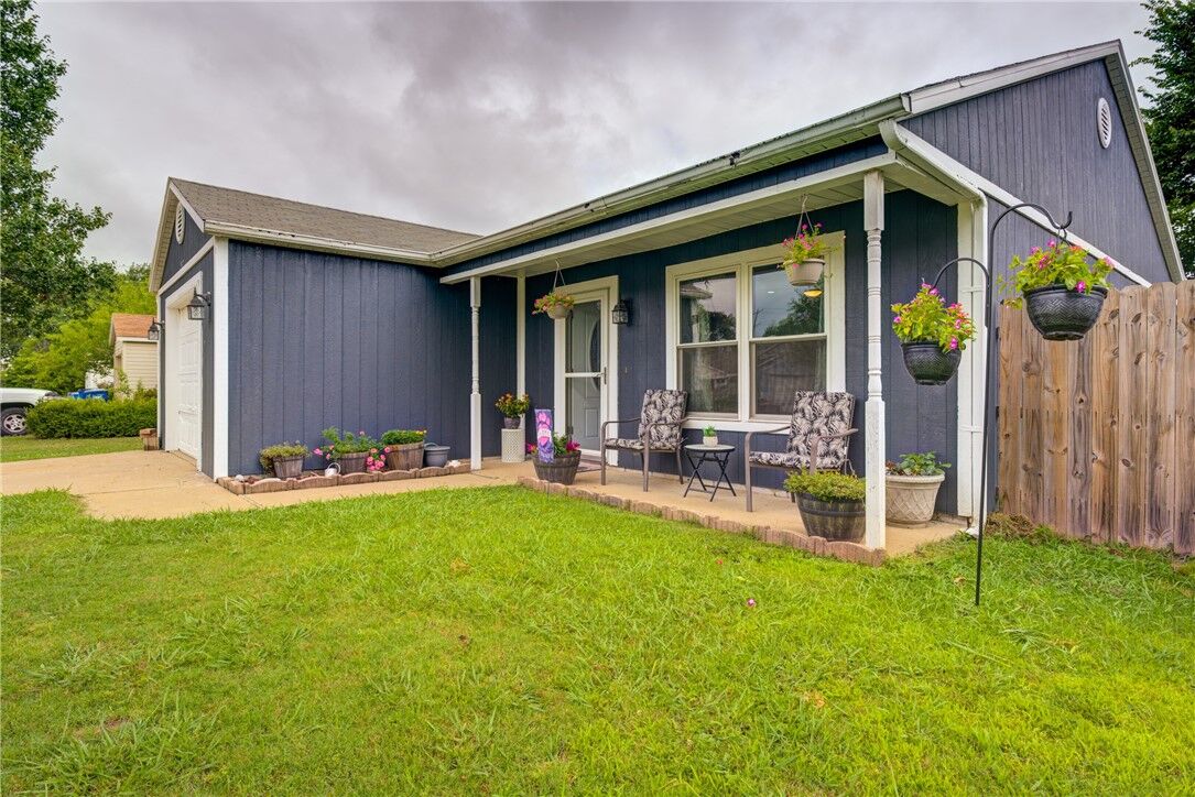 Property Photo:  2507 SE 4th Street  AR 72712