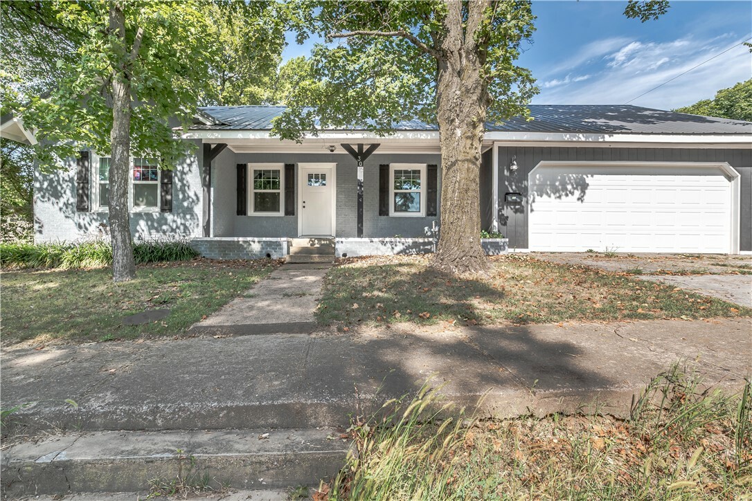 Property Photo:  302 Huntsville Street  AR 72616 