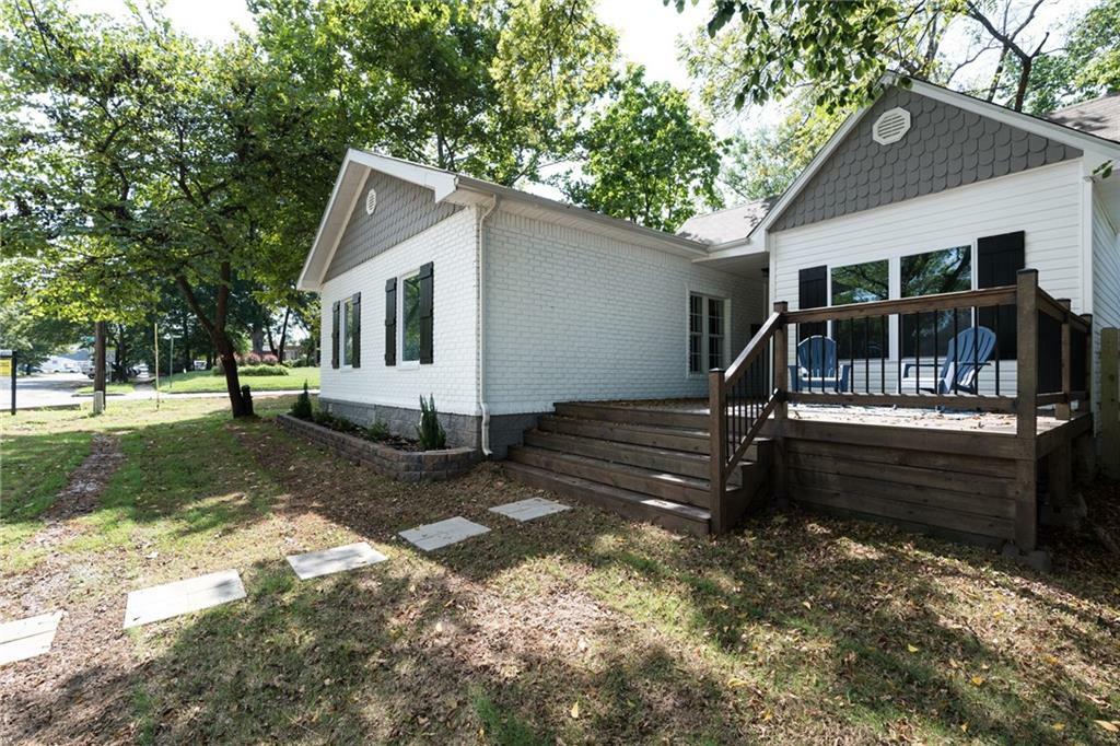 Property Photo:  202 N 6th Street  AR 72756 