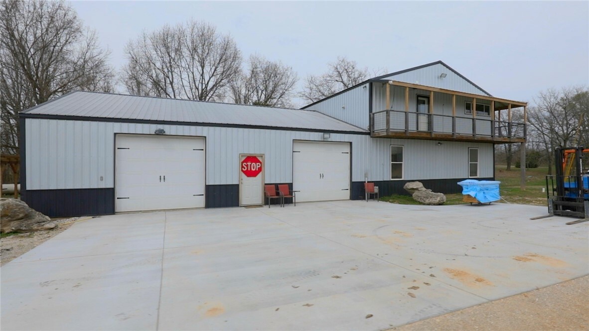 Property Photo:  28179 Farm Road 1075  MO 65745 