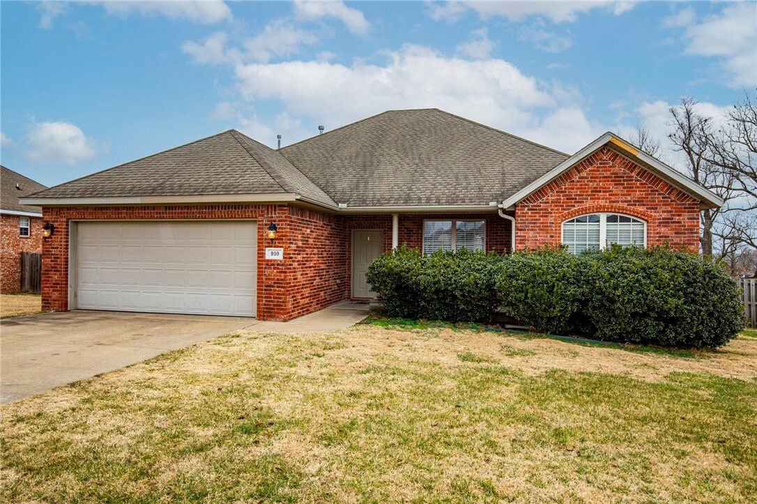 Property Photo:  910 Messina Way  AR 72719 