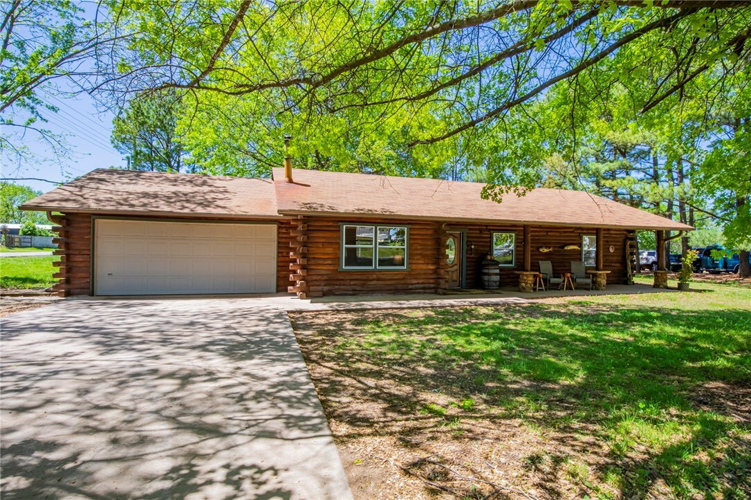 Property Photo:  224 W Apple Blossom Avenue  AR 72745 