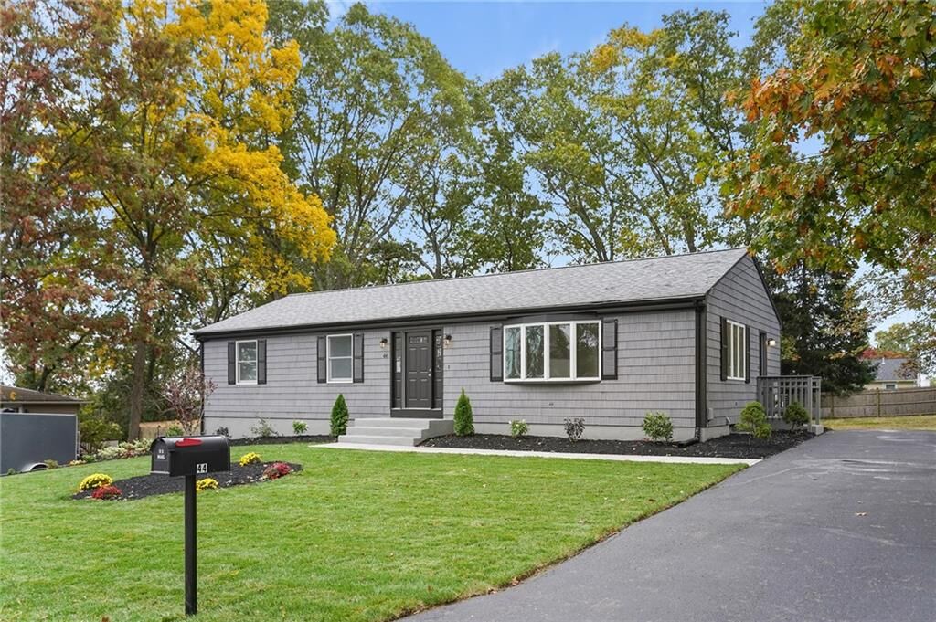 Property Photo:  44 Laurel Lane  RI 02864 