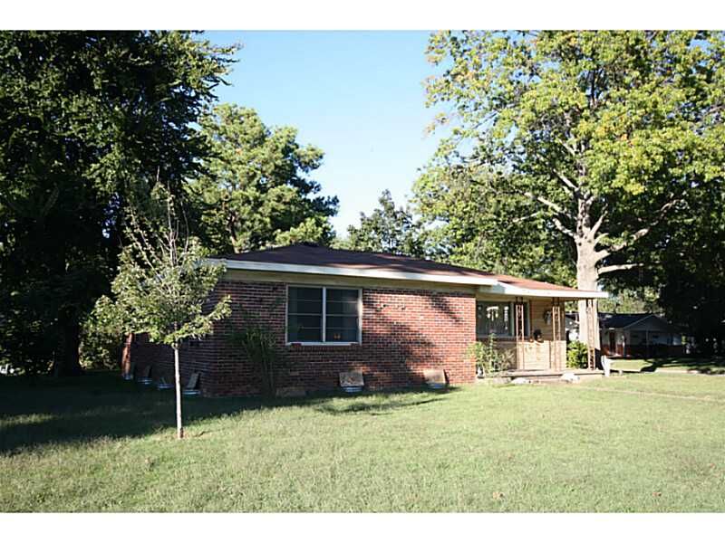 Property Photo:  1209 W Pine Street  AR 72756 
