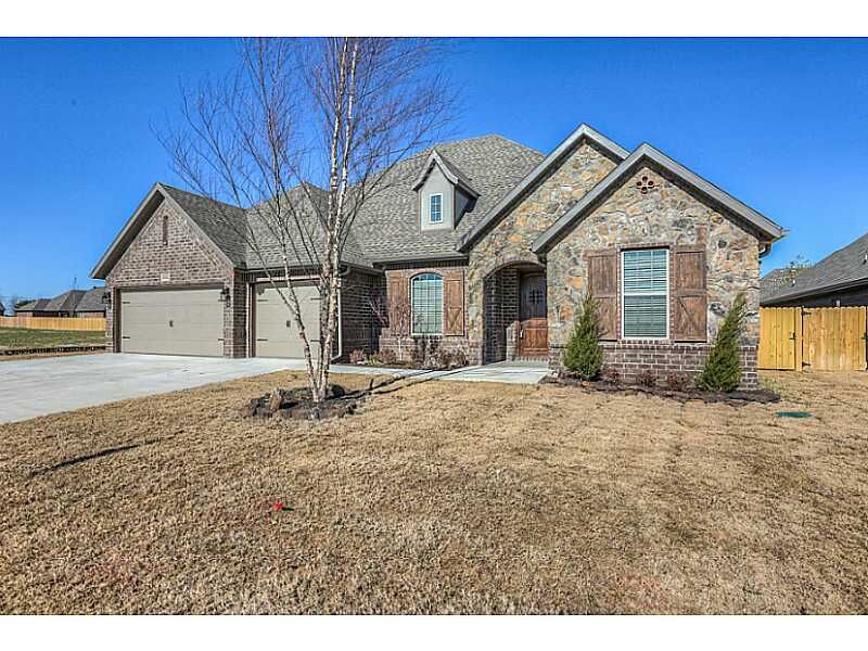 Property Photo:  3002 SW Mahogany Avenue  AR 72712 