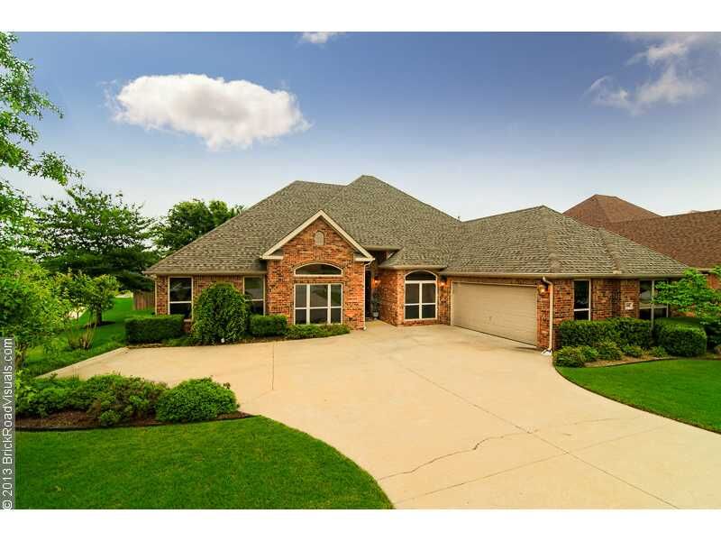 Property Photo: 2408 N Berkleigh Drive AR 72704